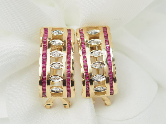 Boucles d'oreilles Boucles d’oreilles vintage en or jaune 18 ct, rubis et diamants 58 Facettes 33439