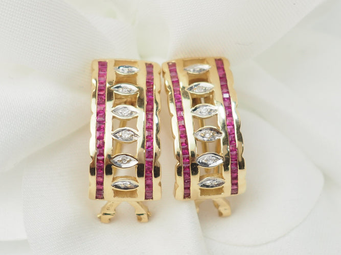 Boucles d'oreilles Boucles d’oreilles vintage en or jaune 18 ct, rubis et diamants 58 Facettes 33439