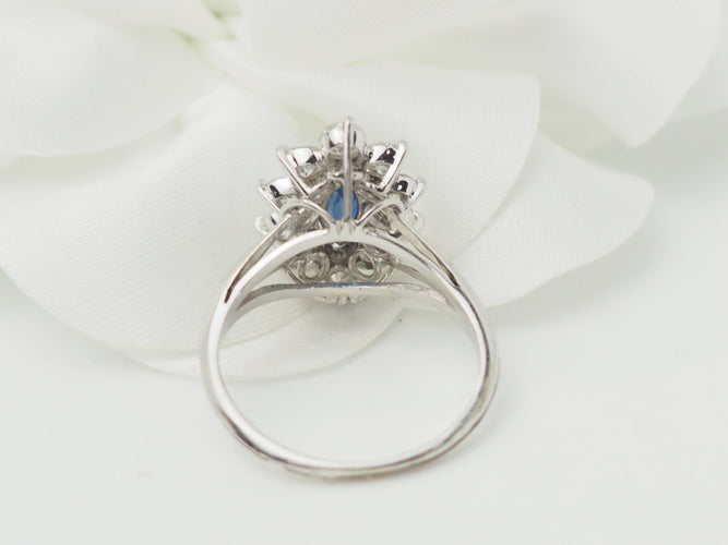 Bague 56 Bague marquise en or blanc 18 ct, saphir et diamants 58 Facettes 33283