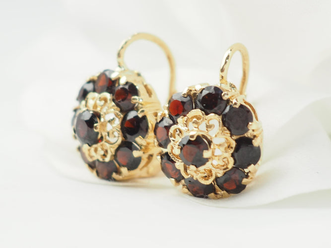 Boucles d'oreilles Boucles d’oreilles dormeuses en or jaune 18 ct et grenats 58 Facettes 33473