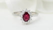 Bague 54 Bague marguerite en or blanc 18 kt, rubis et diamants 58 Facettes 32945