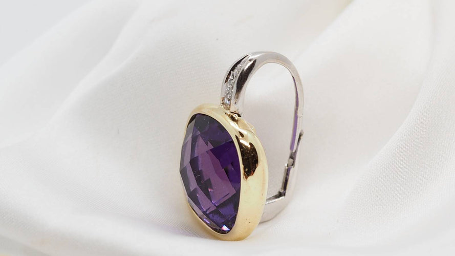 Boucles d'oreilles Boucles d’oreilles pendantes en or jaune et gris 18 kt, améthystes et diamants 58 Facettes 30489