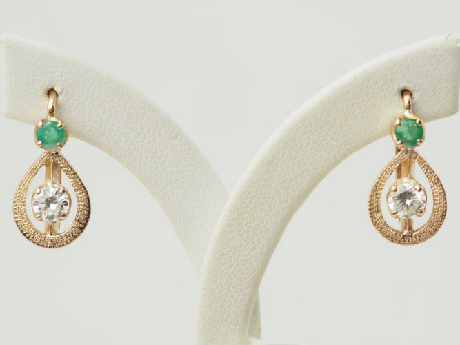 Boucles d'oreilles Boucles d'oreilles dormeuses en or jaune 18 ct, émeraudes et diamants 58 Facettes 33325