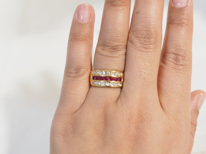 Ring 55 Bandring aus 18 Karat Gelbgold mit Rubinen und Diamanten 58 Facettes 33619