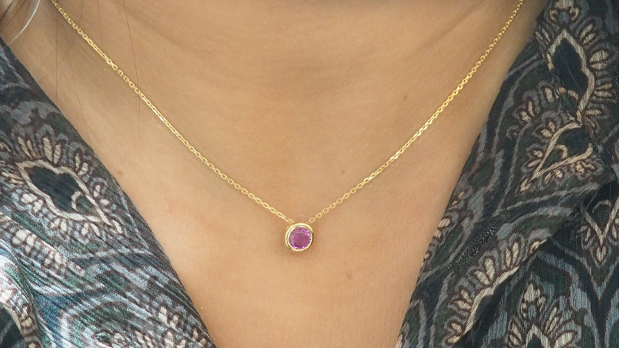 Collier Collier solitaire en or jaune 18 kt avec rubis 0,57 ct 58 Facettes vlfr6043