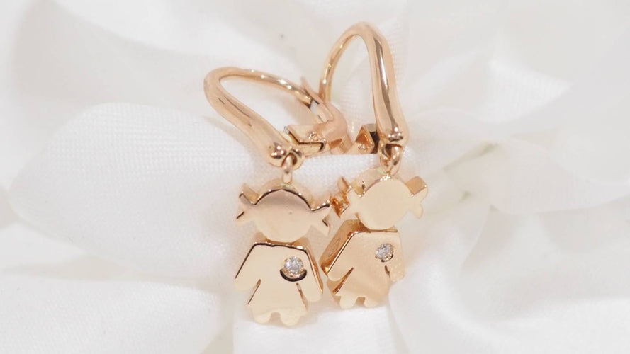 Boucles d'oreilles Boucles d’oreilles motif petites filles en or rose 18 kt et diamants 58 Facettes 33044