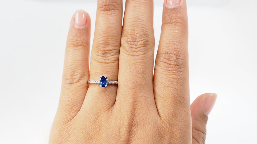 Bague 53.5 Bague solitaire en or jaune 18 ct avec saphir et diamants 58 Facettes 31391