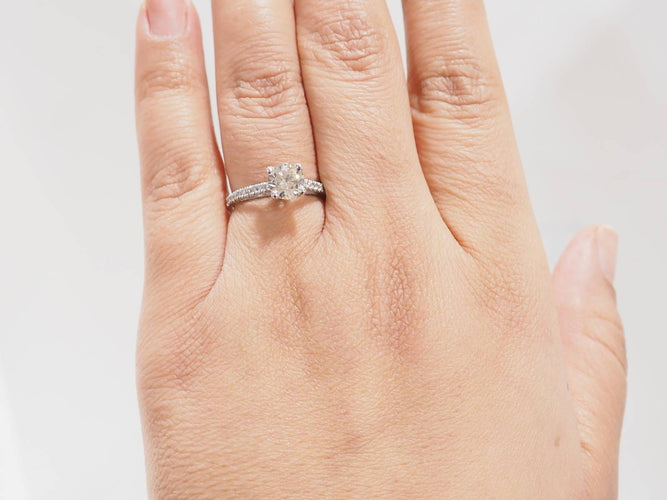 Bague 54 Bague solitaire en or blanc 18 kt et diamants 1,20 ct 58 Facettes 32038