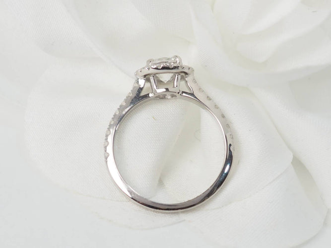 Bague 53 Bague solitaire en or blanc 18 kt et diamants 0,82 ct 58 Facettes 31189/30918