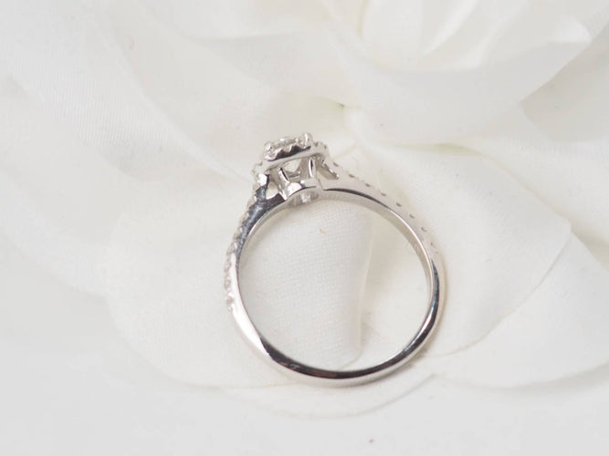 Bague 53.5 Bague solitaire en or blanc 18 kt et diamants 58 Facettes 30712/30923