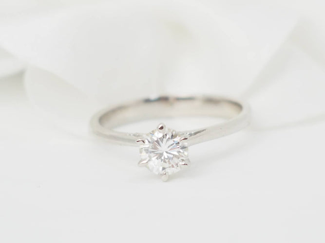Bague 52.5 Bague solitaire en or blanc 18 kt et diamant 0,58 ct 58 Facettes 28293/31331
