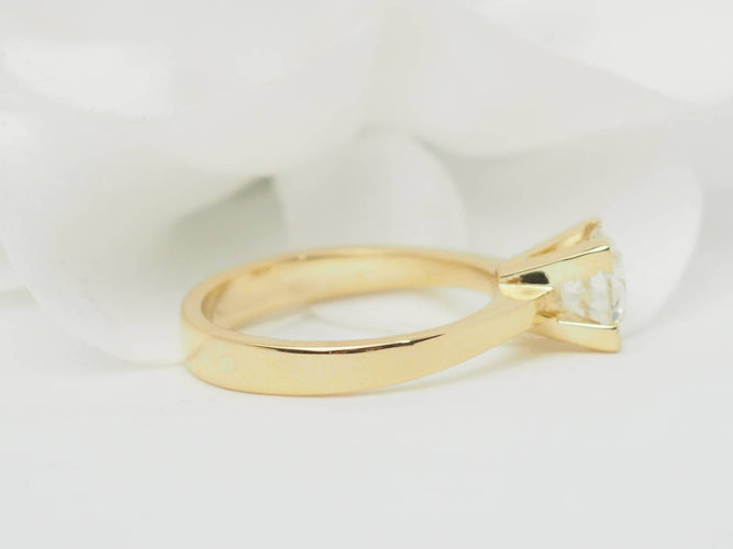 Bague 55 Bague solitaire en or jaune 18 kt et diamant taille ancienne 1,40 ct 58 Facettes 31380/31535