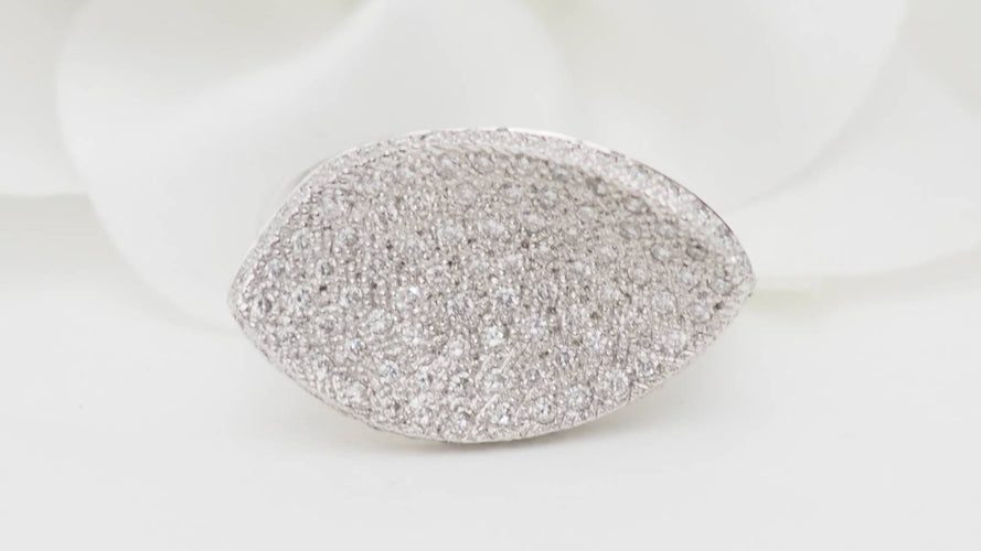 Bague 52.5 Bague pavée en or blanc 18 kt et diamants 58 Facettes 18487