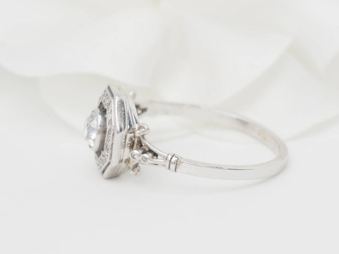 Bague 65 Bague hexagonale en or blanc 18 ct et diamants 58 Facettes 33122