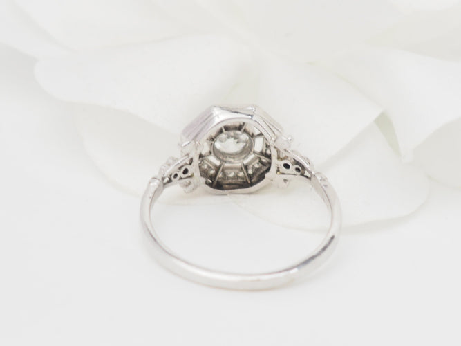 Bague 65 Bague hexagonale en or blanc 18 ct et diamants 58 Facettes 33122