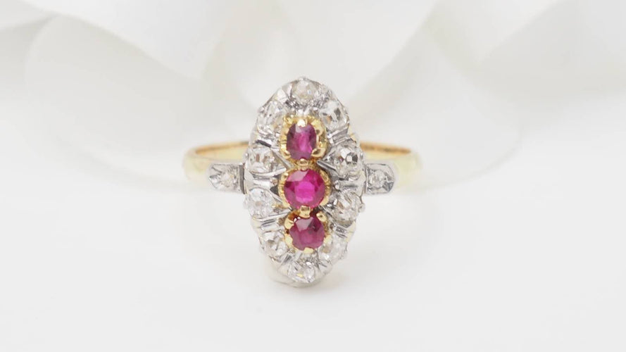 Bague 55 Bague ovale en or jaune 18 kt rubis de Verneuil et diamants 58 Facettes 32780