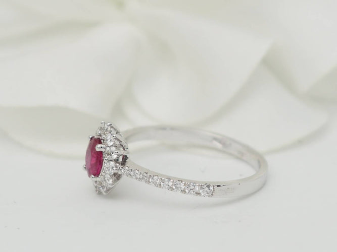 Bague 53 Bague marguerite en or blanc 18 ct, rubis 0,45 ct et diamants 58 Facettes 33178