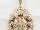 Pendentif Broche pendentif en or jaune 18 ct, émeraude, grenats et perles 58 Facettes 33147