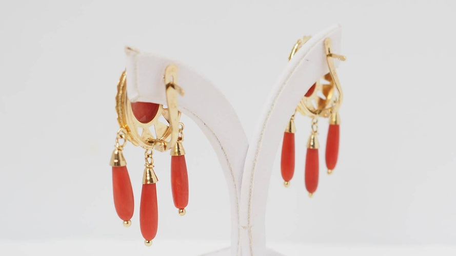 Boucles d'oreilles Boucles d’oreilles pendantes en or jaune 18 ct et corail 58 Facettes 32382