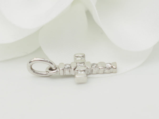 Pendentif Pendentif croix en or blanc 18 kt et diamants 0,17 ct 58 Facettes F4863