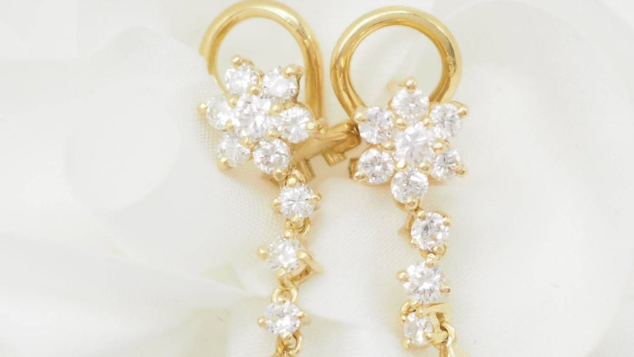 Boucles d'oreilles Boucles d’oreilles pendantes en or jaune 18 ct, diamants et perles de Tahiti 58 Facettes 32802