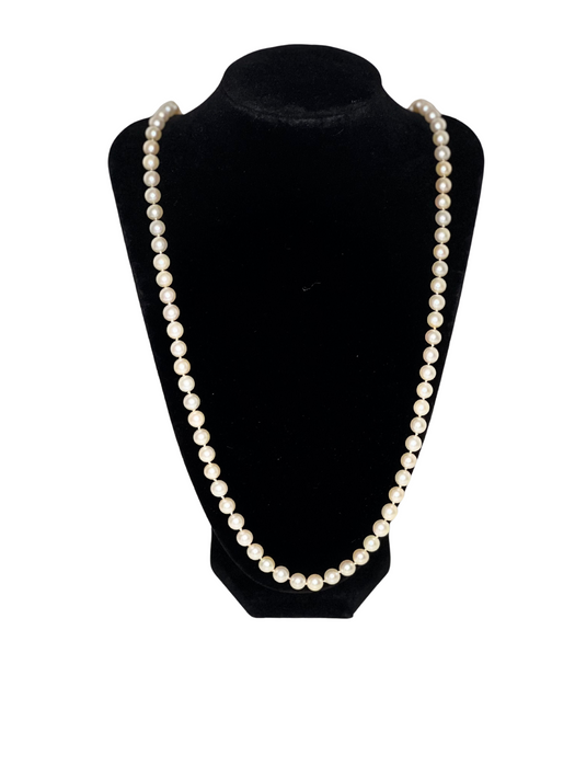 Halskette mit 87 Akoya-Zuchtperlen, 70 cm, Verschluss aus 18-karätigem Gold