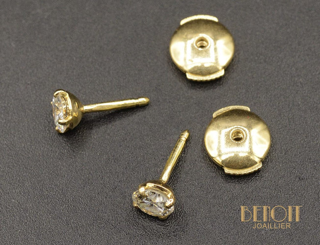 Boucles d'oreilles Boucles d'oreilles puces en or jaune et diamants 58 Facettes A10509