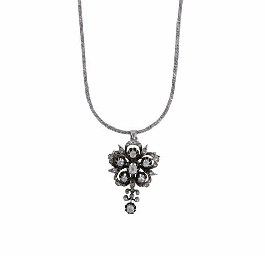 Collier Collier pendentif broche en or blanc et argent serti de diamants 58 Facettes BO/220138