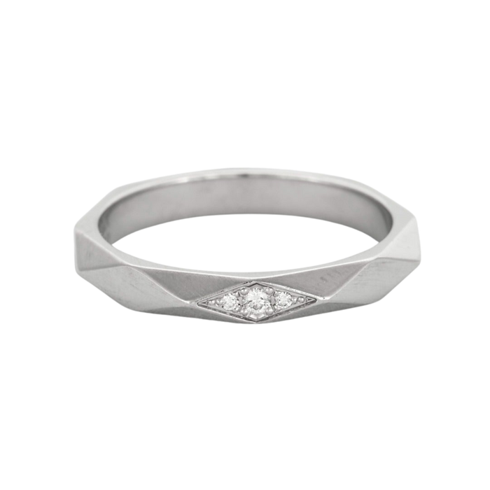 BOUCHERON- Anillo de matrimonio faceta en platino y diamantes