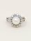 Bague 50 Bague marguerite vintage en or blanc 18 carats avec perle et diamants 58 Facettes 1186.3