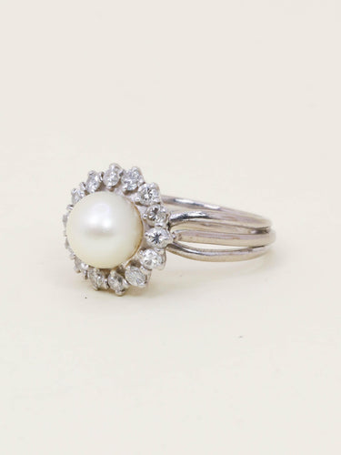 Bague 50 Bague marguerite vintage en or blanc 18 carats avec perle et diamants 58 Facettes 1186.3