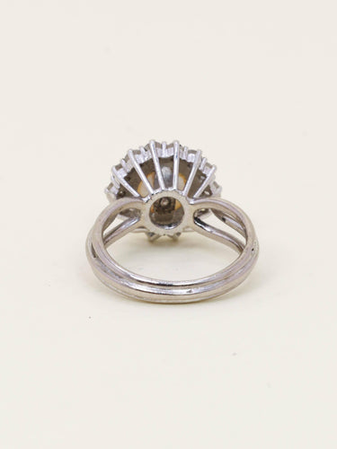Bague 50 Bague marguerite vintage en or blanc 18 carats avec perle et diamants 58 Facettes 1186.3