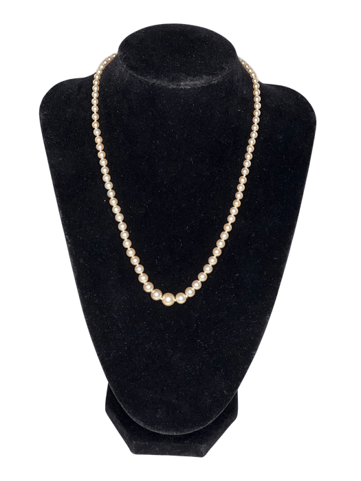 Collier Collier 85 Perles de culture Akoya fermoir Platine et Diamants 43 Cm 58 Facettes