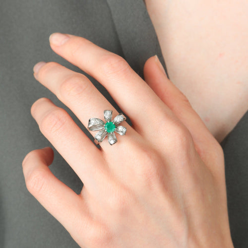 Bague 53 Bague « Nœud » en or blanc 18k sertie d’émeraude et diamants 58 Facettes BO/0300812
