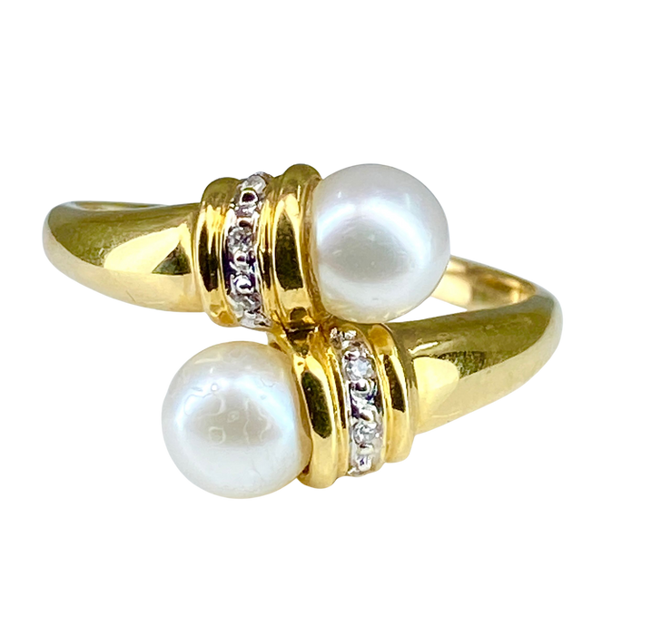 Yellow gold ring, 2 pearls and 6 diamonds