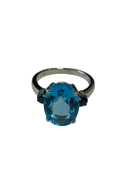 White gold ring adorned with a Topaz