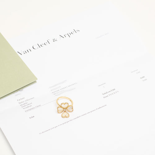 Bague 51 Van Cleef & Arpels Sweet Hearts - Bague en or jaune, diamants et nacre 58 Facettes