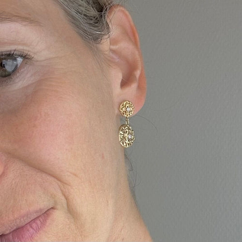 Boucles d'oreilles Boucles d'oreilles pendantes motif floral en or jaune 750 et diamants 58 Facettes Z1351489