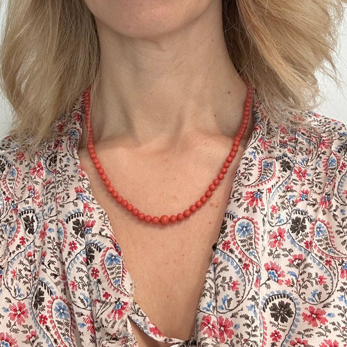 Collier Collier en or jaune 750 millièmes et corail 58 Facettes Z1351779