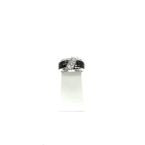 Bague 50 Bague en or blanc 750 - Diamants blancs et noirs 58 Facettes Z15B51391