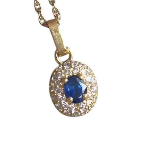 https://desbijouxenor.com/wp-content/uploads/2025/11/Zoom-sur-pendentif-or-18-carats-saphir-et-diamants.jpg