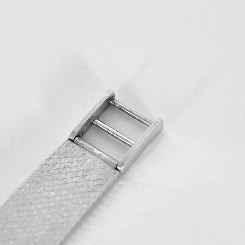 Montre CHOPARD - Montre en or blanc à cadran ovale à mouvement mécanique à remontage manuel 58 Facettes DV19769-4