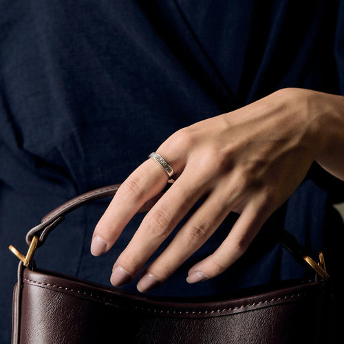 Bague 50 Demie alliance en or gris et diamants princesse 58 Facettes DV6568-3