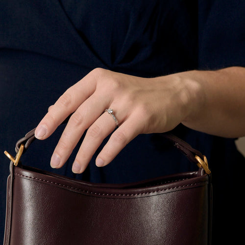 Bague solitaire en platine et diamants