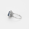 Bague marguerite en or gris saphir et diamants