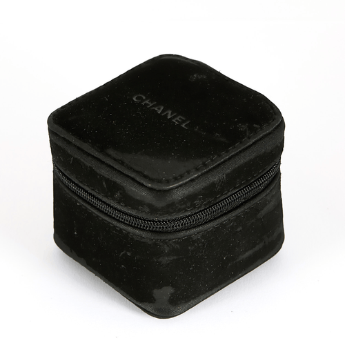 CHANEL -  Coco Crush - Monoörhänge i vitt guld och diamanter