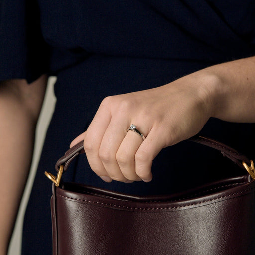 Bague 52 Bague solitaire en or gris et diamant 58 Facettes DV21344-1