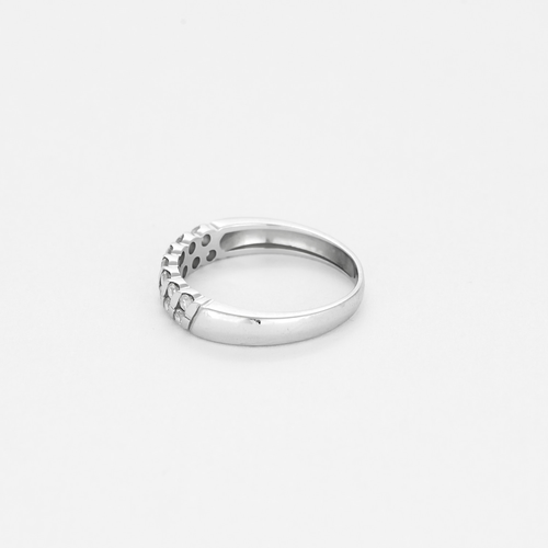 Alliance en or gris et diamants