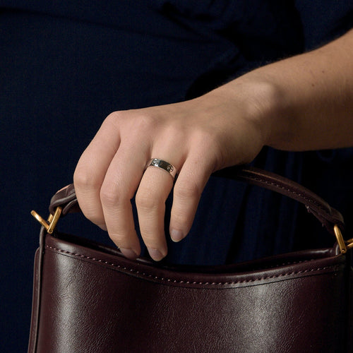 Bague 51 Cartier - Love - Classique - Alliance en or gris 58 Facettes DV21963-1