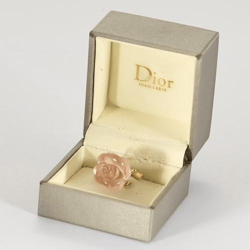 Bague 46 Dior  "Pré Catelan", Dior en or rose, quartz rose, diamant. Victoire de Castellane 58 Facettes DDV22149-3